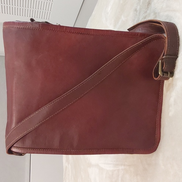 Vintage Handcrafted Leather Messanger Bag With Green Canvas Liner - Picture 2 of 14